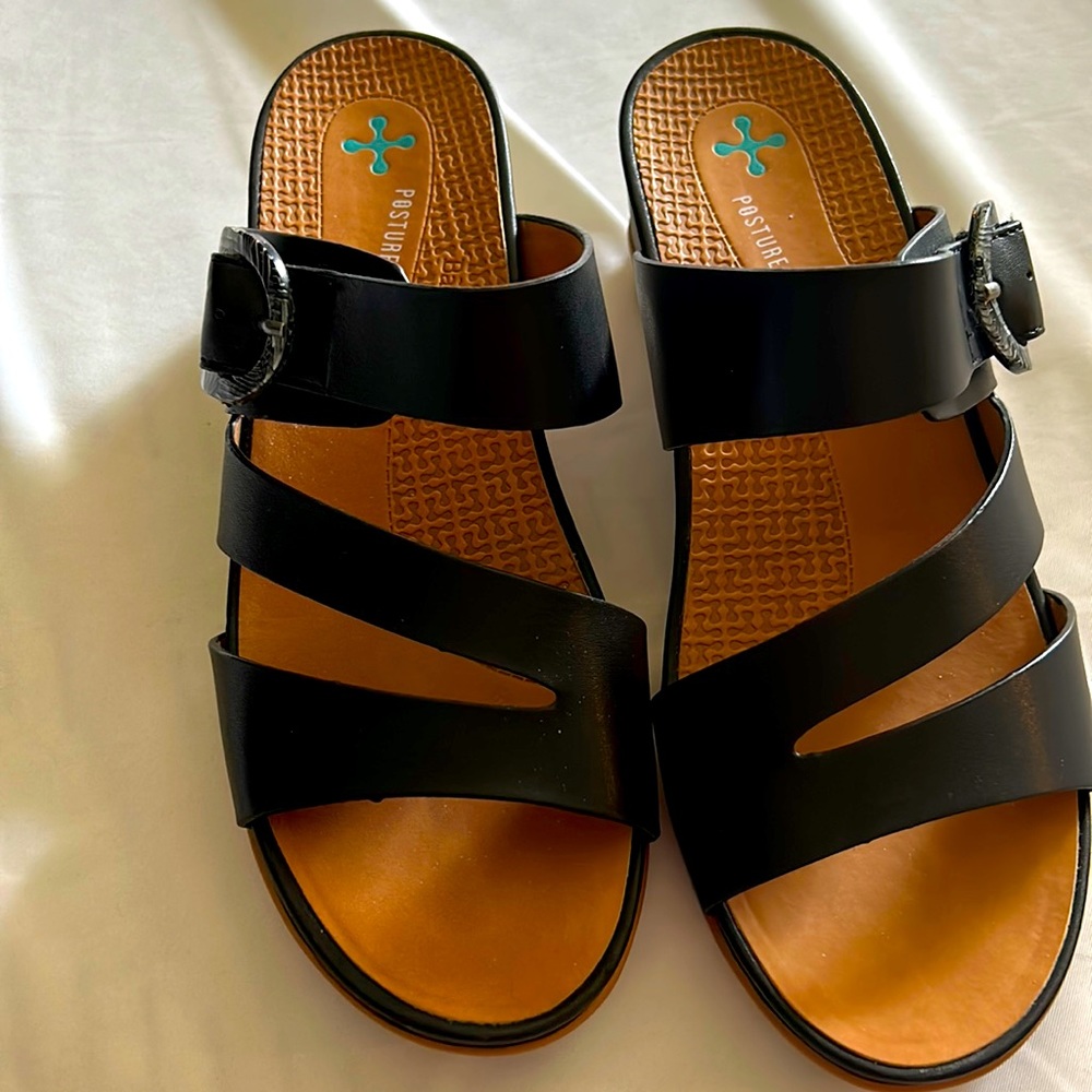 Bare Traps/Posture Wedge Sandals